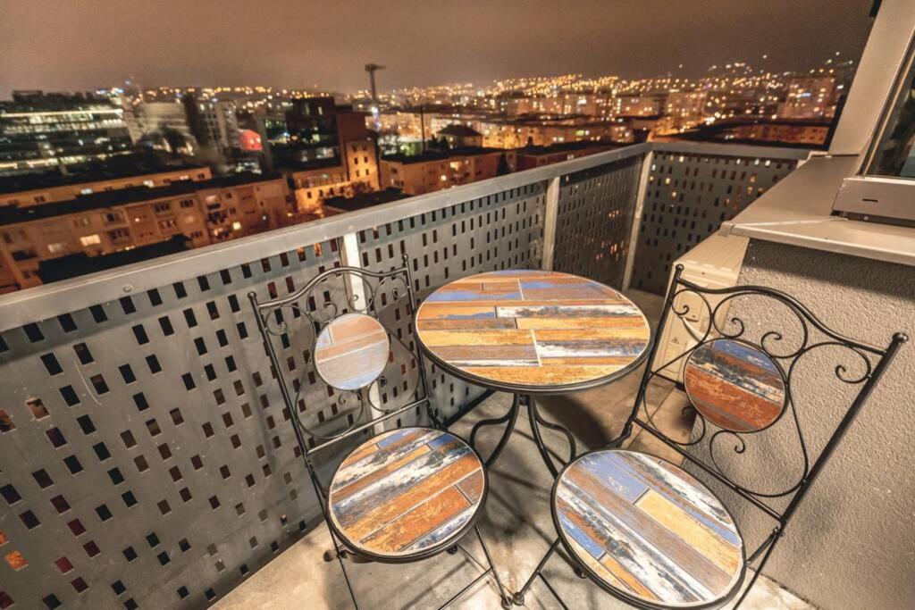 Ferienwohnung Briana Luxury Panoramic View Cluj-Napoca Exterior foto